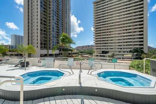 Oceanview 30th Floor Just Steps From Waikiki Beach, Full Kitchen, Free Parking