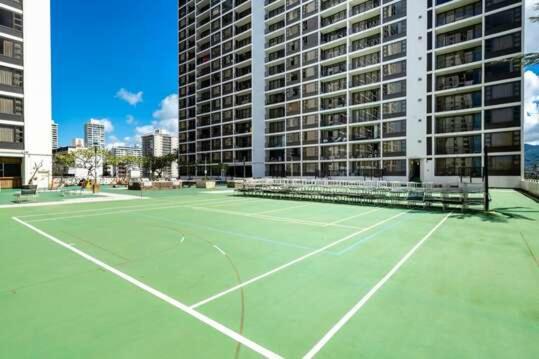 Oceanview 30th Floor Just Steps From Waikiki Beach, Full Kitchen, Free Parking * Honolulu