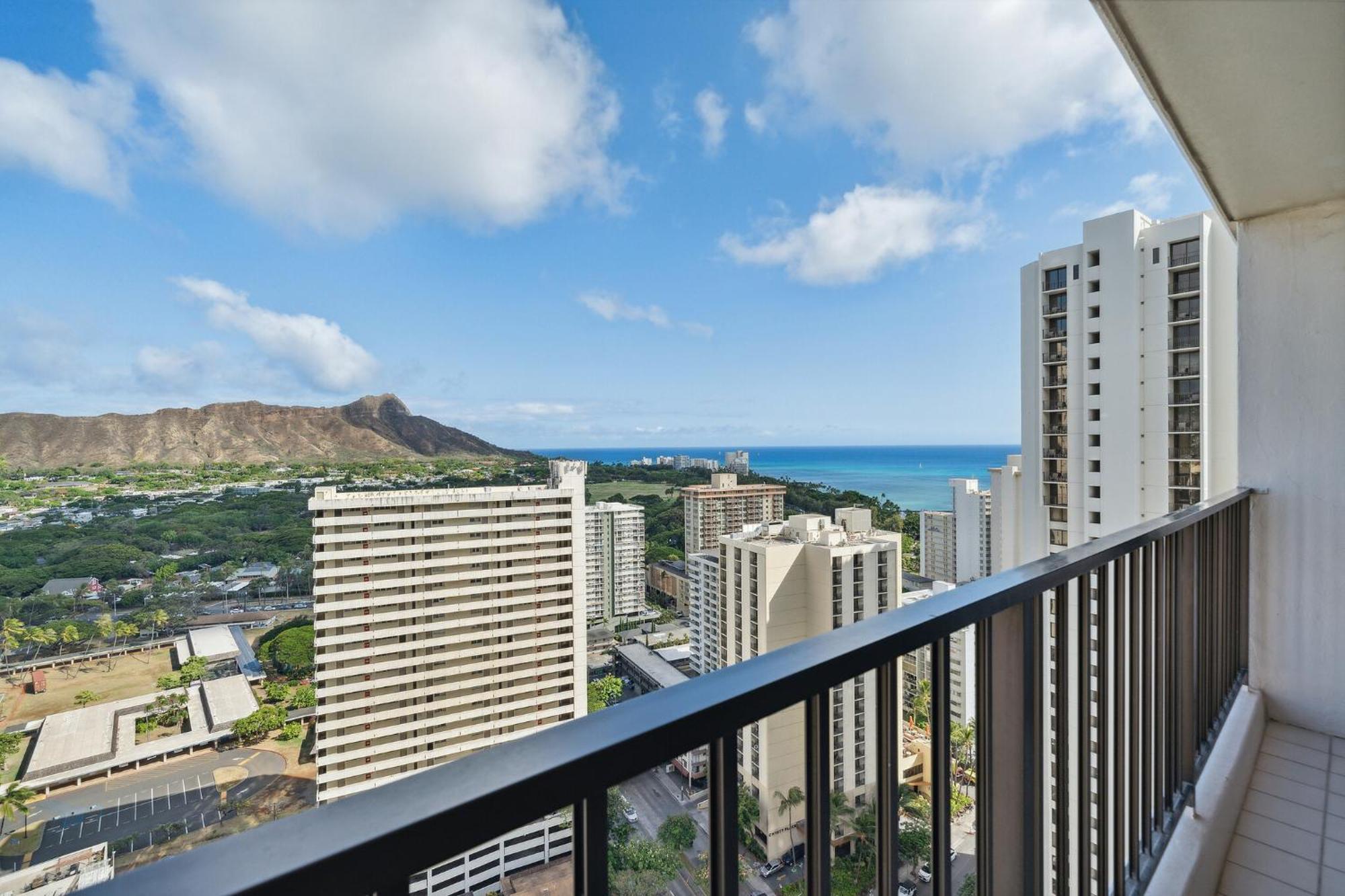 Oceanview 30th Floor Just Steps From Waikiki Beach, Full Kitchen, Free Parking Apartamento