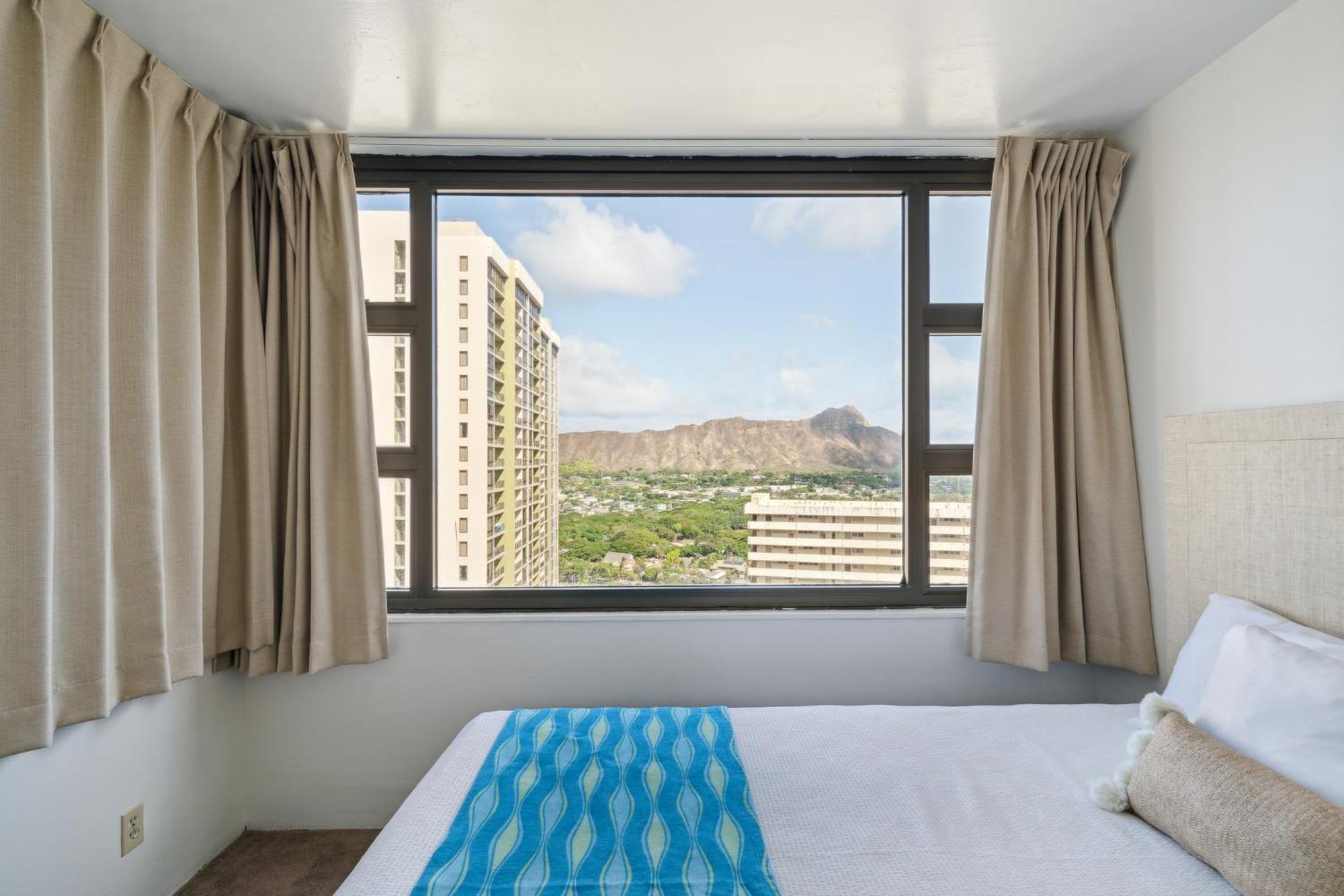 Oceanview 30th Floor Just Steps From Waikiki Beach, Full Kitchen, Free Parking Apartamento *