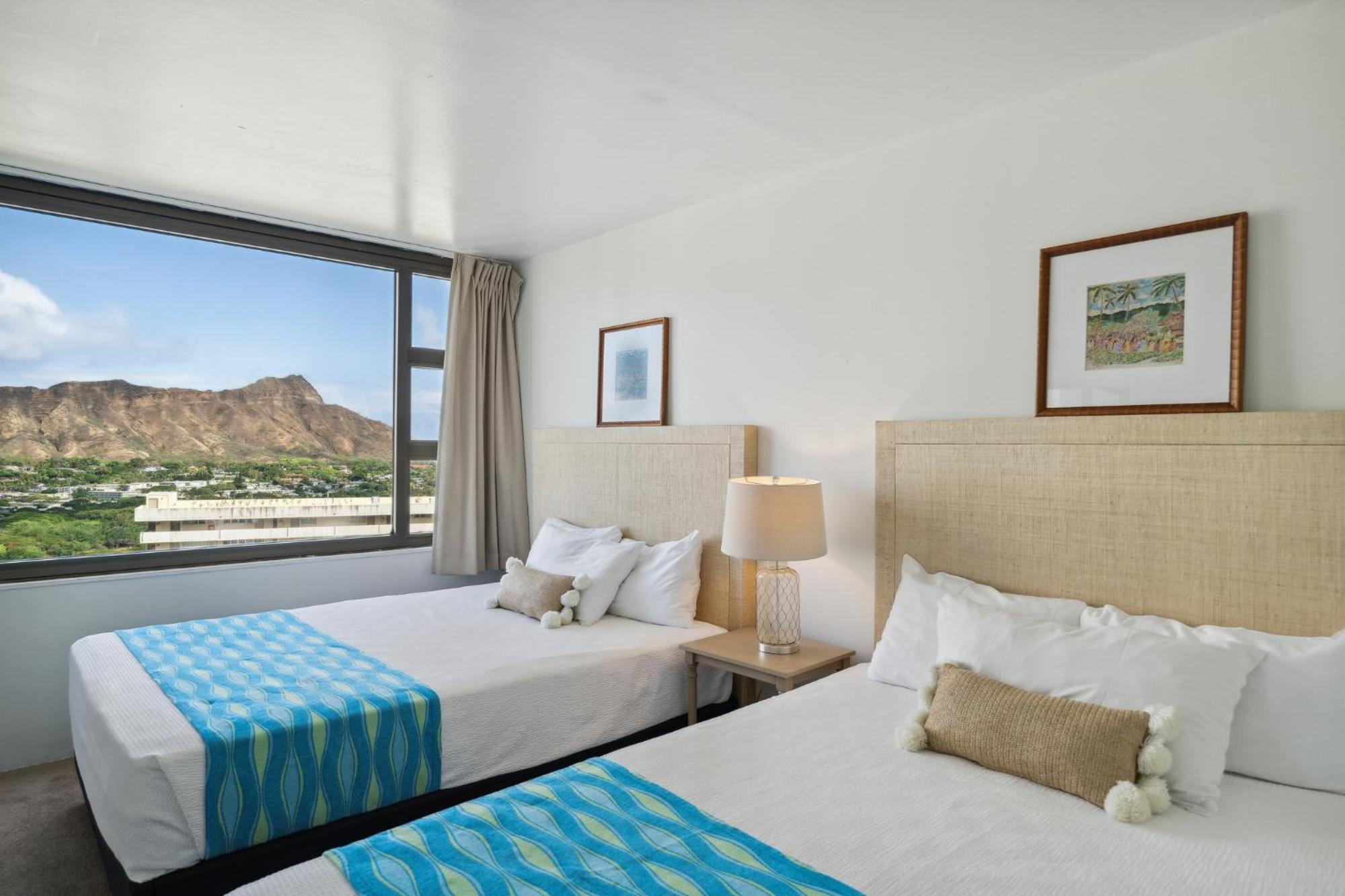 Oceanview 30th Floor Just Steps From Waikiki Beach, Full Kitchen, Free Parking * Honolulu