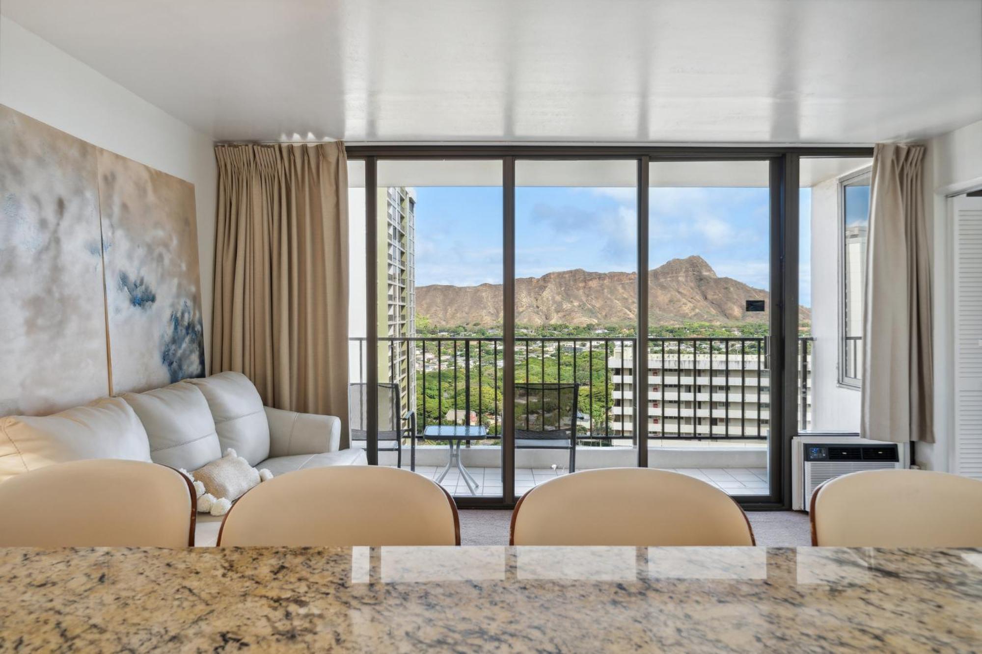 Oceanview 30th Floor Just Steps From Waikiki Beach, Full Kitchen, Free Parking *
