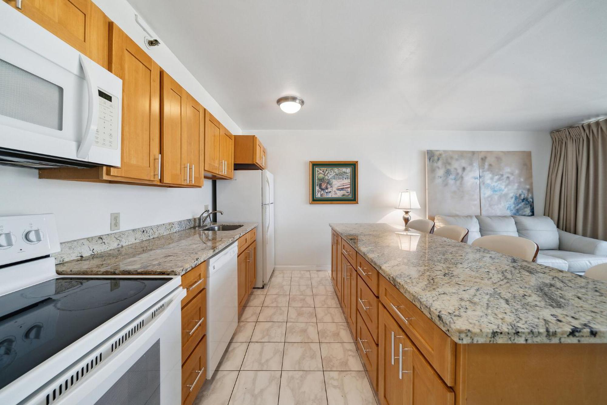Oceanview 30th Floor Just Steps From Waikiki Beach, Full Kitchen, Free Parking