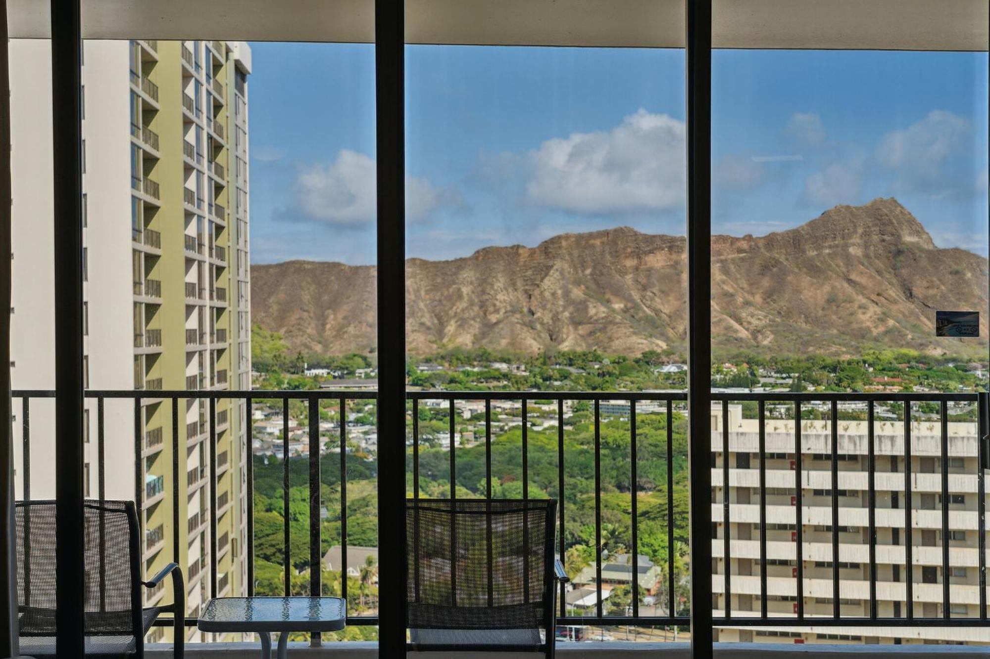 Apartment Oceanview 30th Floor Just Steps From Waikiki Beach, Full Kitchen, Free Parking