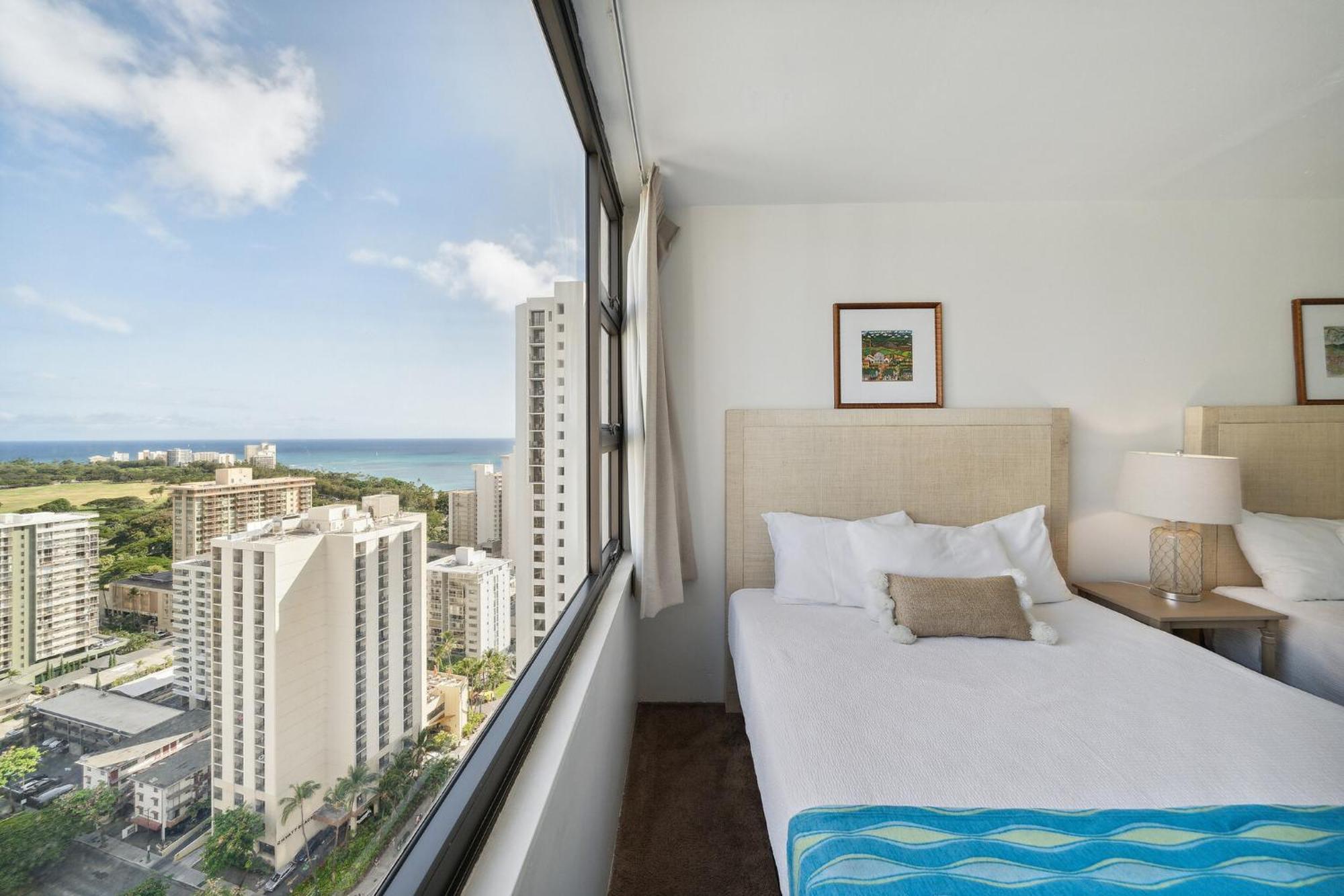 Oceanview 30th Floor Just Steps From Waikiki Beach, Full Kitchen, Free Parking