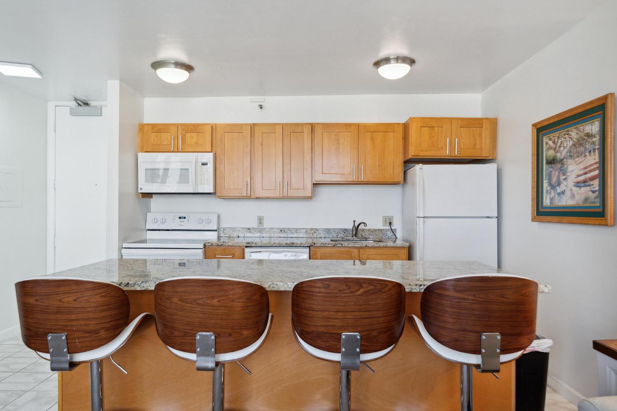 Oceanview 30th Floor Just Steps From Waikiki Beach, Full Kitchen, Free Parking Honolulu