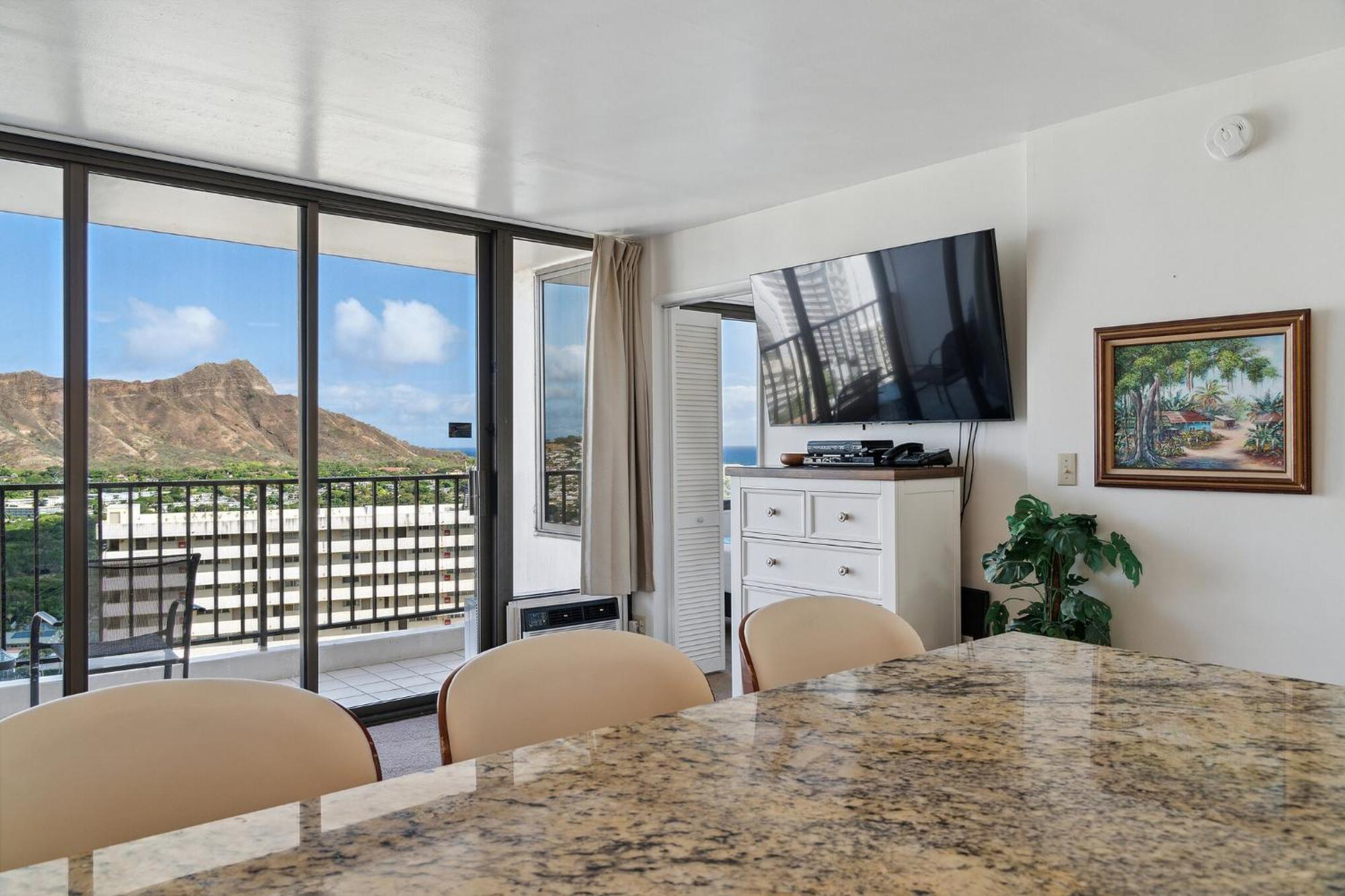 Oceanview 30th Floor Just Steps From Waikiki Beach, Full Kitchen, Free Parking Apartment
