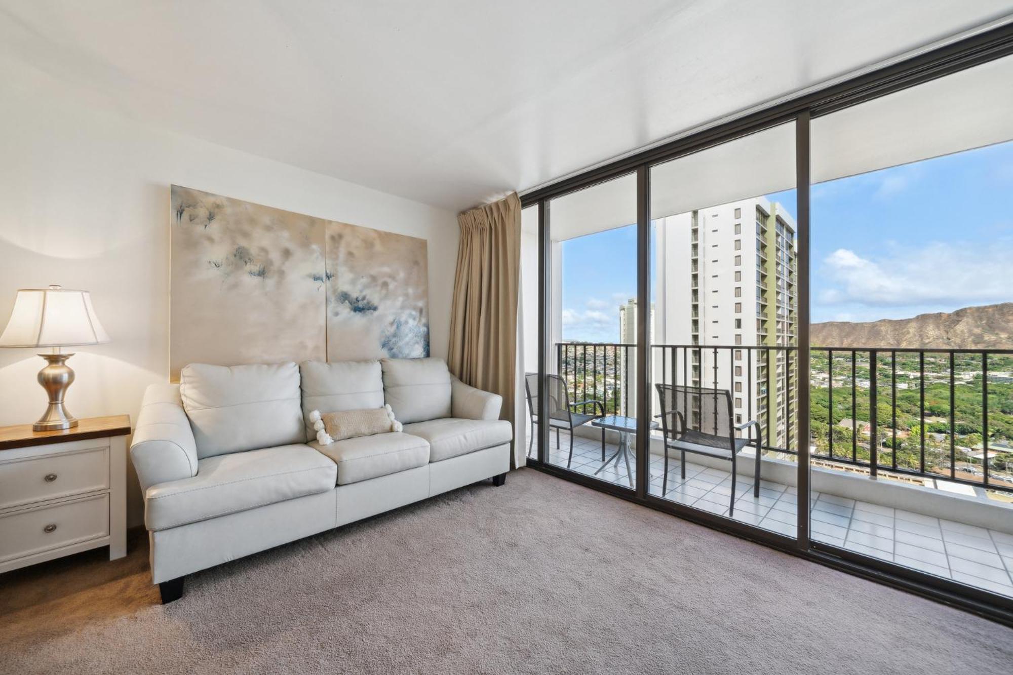 Oceanview 30th Floor Just Steps From Waikiki Beach, Full Kitchen, Free Parking Honolulu