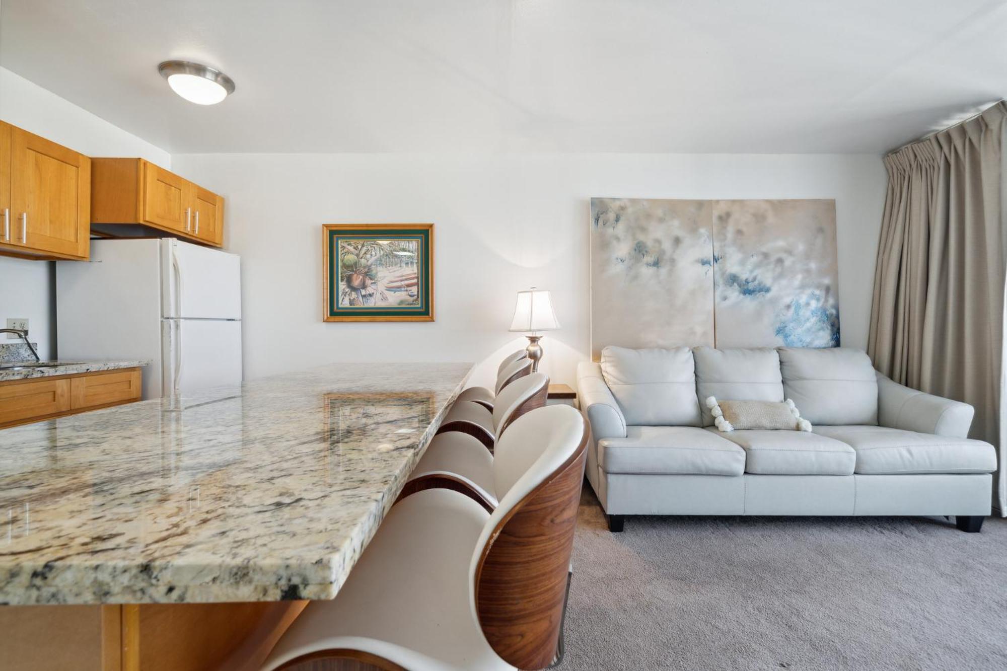 Apartment Oceanview 30th Floor Just Steps From Waikiki Beach, Full Kitchen, Free Parking *