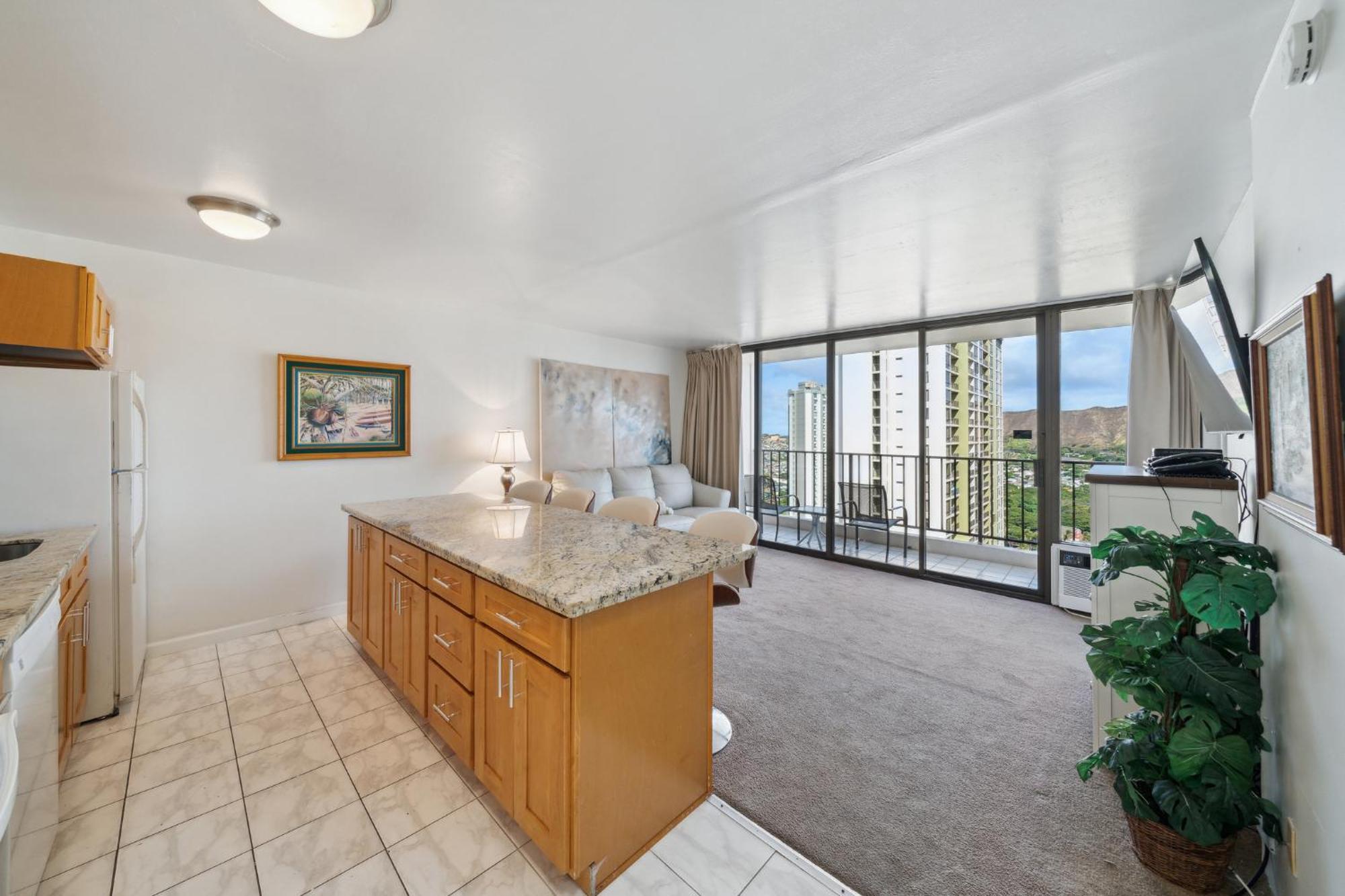 Oceanview 30th Floor Just Steps From Waikiki Beach, Full Kitchen, Free Parking Apartment *